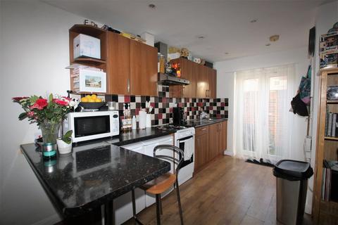 1 bedroom semi-detached house to rent, Meopham Road, Mitcham