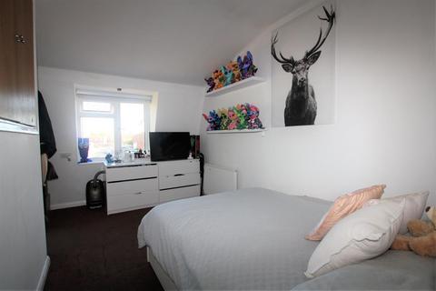 1 bedroom semi-detached house to rent, Meopham Road, Mitcham