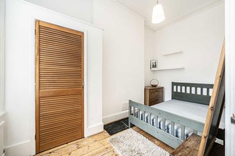 2 bedroom flat to rent, Gascony Avenue, London NW6