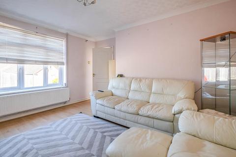 2 bedroom semi-detached house to rent, Pilot Road, Kent ME1