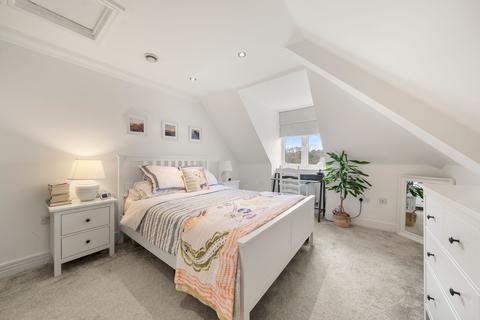 3 bedroom flat to rent, Portsmouth Road, Fieldgate Court, KT11
