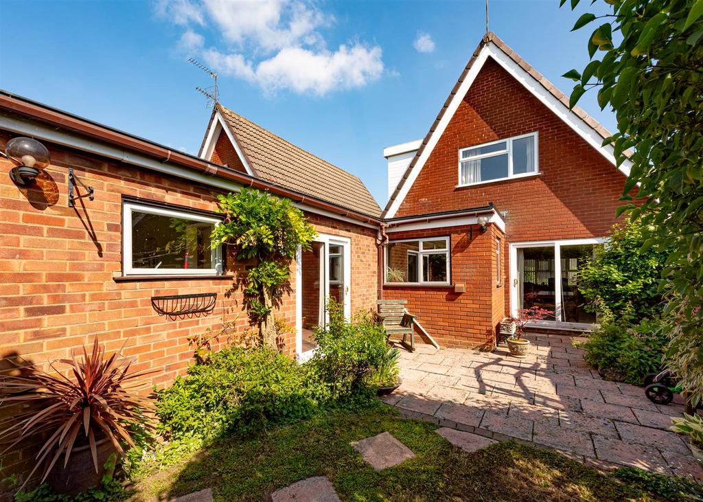 20 Chestnut Drive-rear.jpg