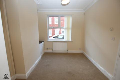3 bedroom terraced house to rent, Foster Street, Widnes WA8