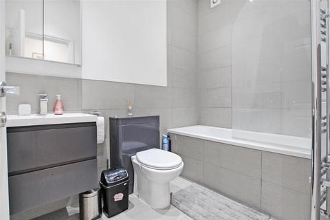 2 bedroom apartment to rent, London E1