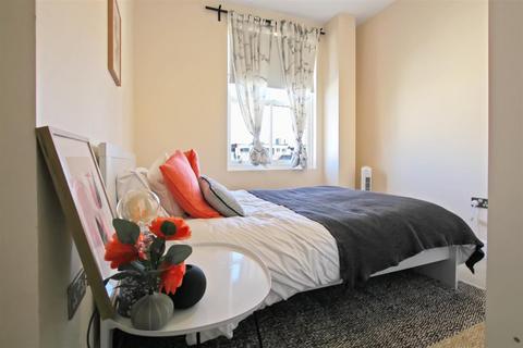 2 bedroom apartment to rent, London E1