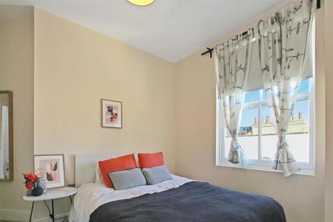 2 bedroom apartment to rent, London E1