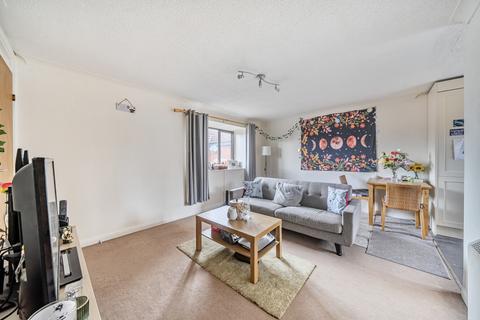 2 bedroom flat for sale, Hamilton Close, London, SE16