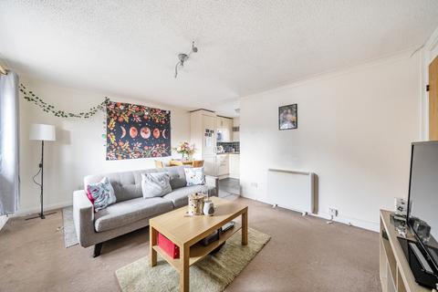 2 bedroom flat for sale, Hamilton Close, London, SE16