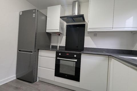 2 bedroom terraced house to rent, Dulverton Place, Leeds