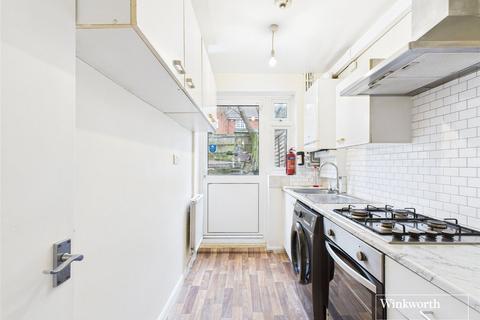 3 bedroom terraced house to rent, Littlefield Road, Edgware HA8