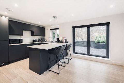 1 bedroom flat for sale, Wine Close, London E1W