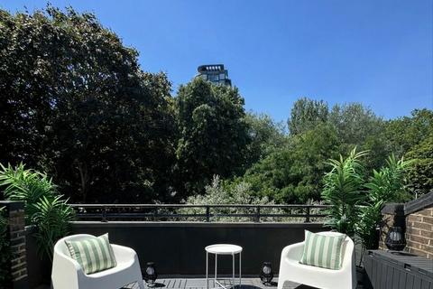 1 bedroom flat for sale, Wine Close, London E1W