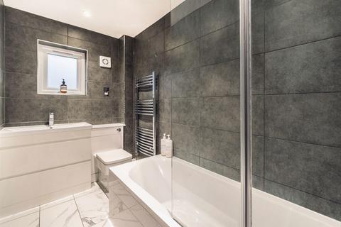 1 bedroom flat for sale, Wine Close, London E1W
