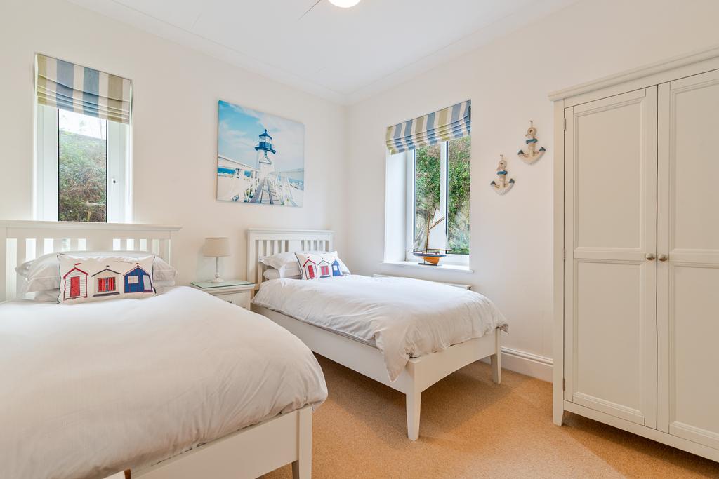 Twin bedroom