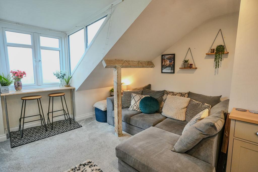 Lounge/Dining Area