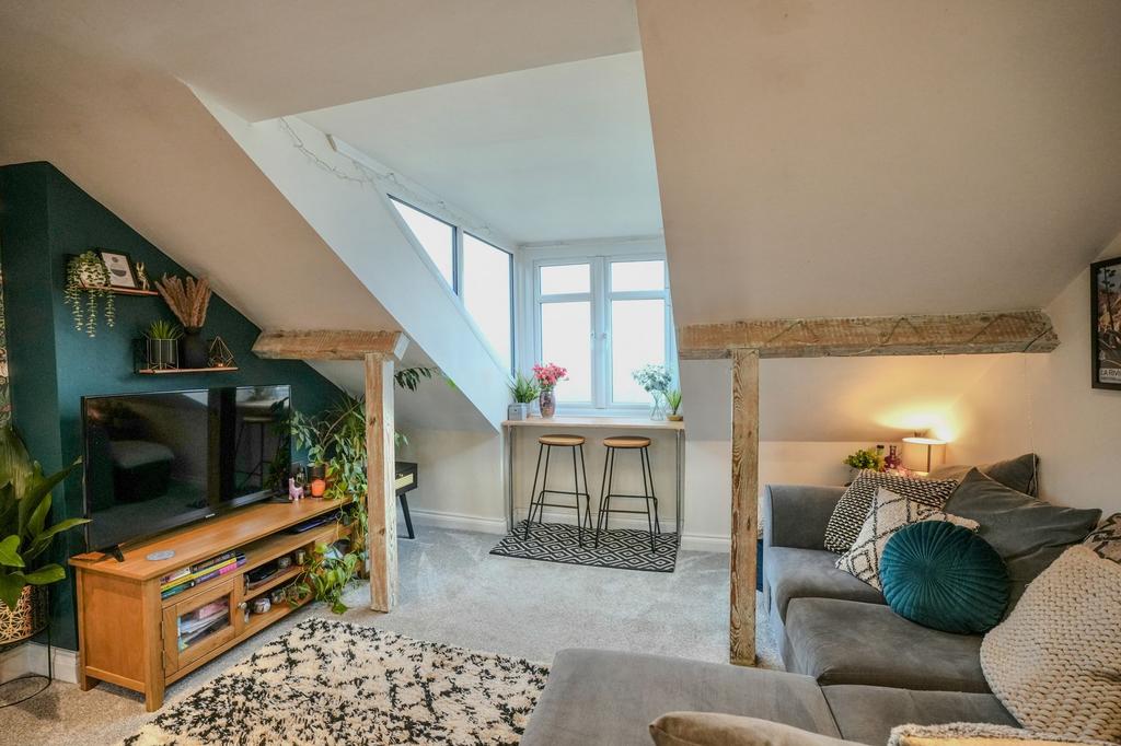 Lounge/Dining Area