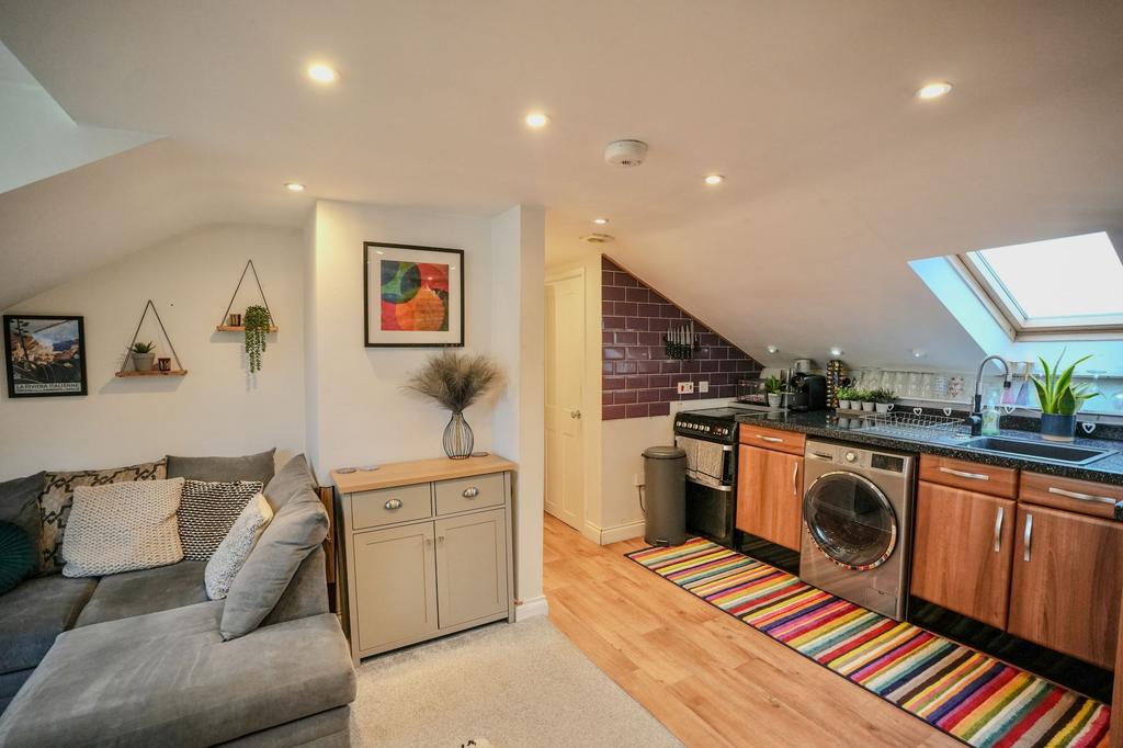 Lounge/Dining Area