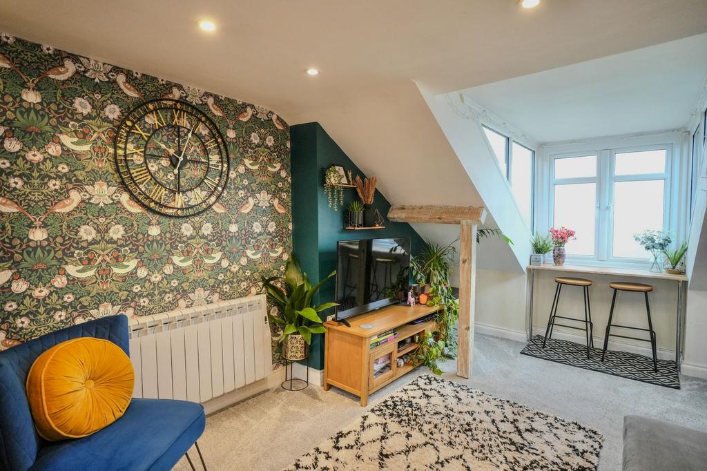 Lounge/Dining Area