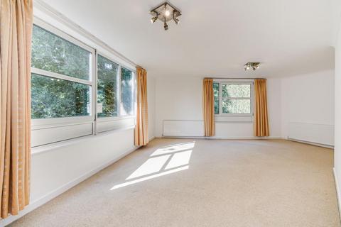 2 bedroom apartment to rent, Heathside, Weybridge, Surrey, KT13