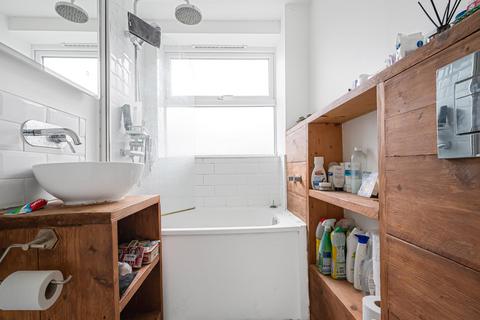 2 bedroom flat for sale, Bridle Close, Enfield