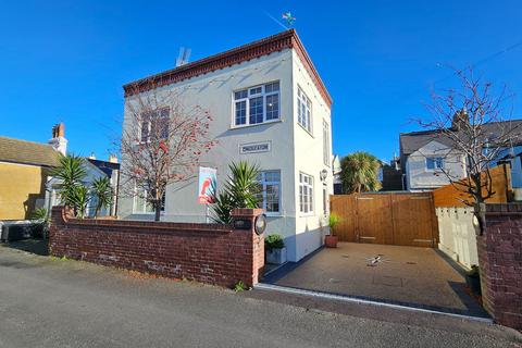 3 bedroom detached house for sale, Campbell Road, Deal CT14