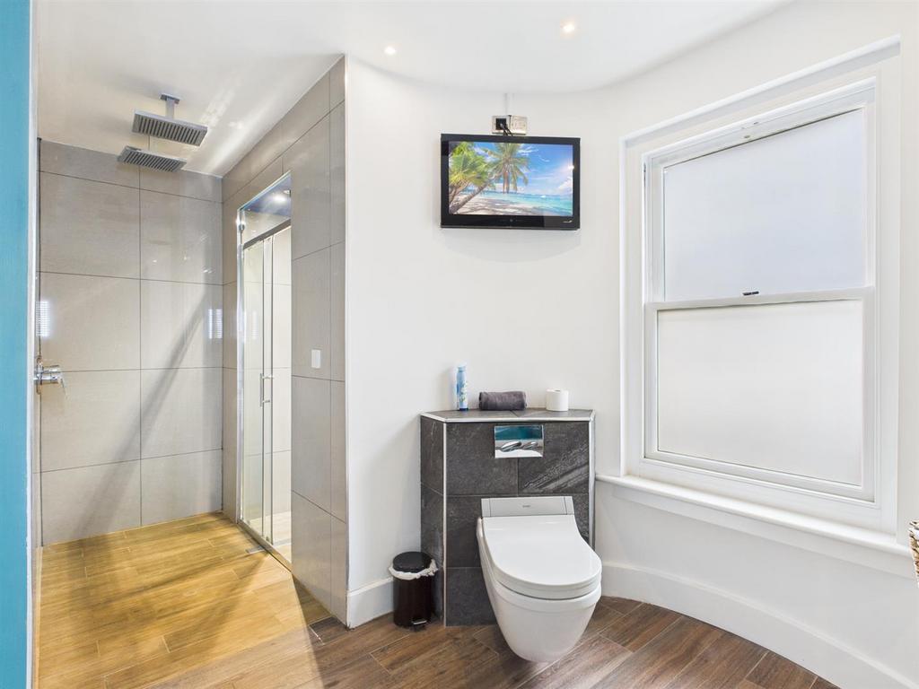 Bathroom view towards steam room