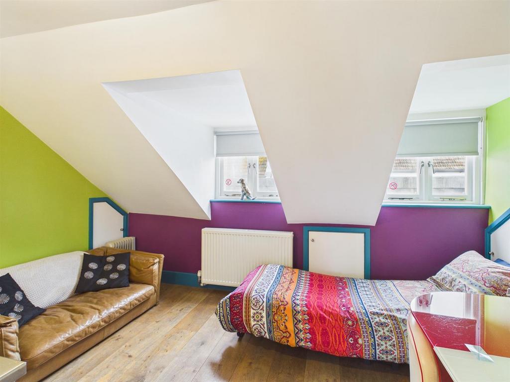 Kitchen Reception.(Flat B)