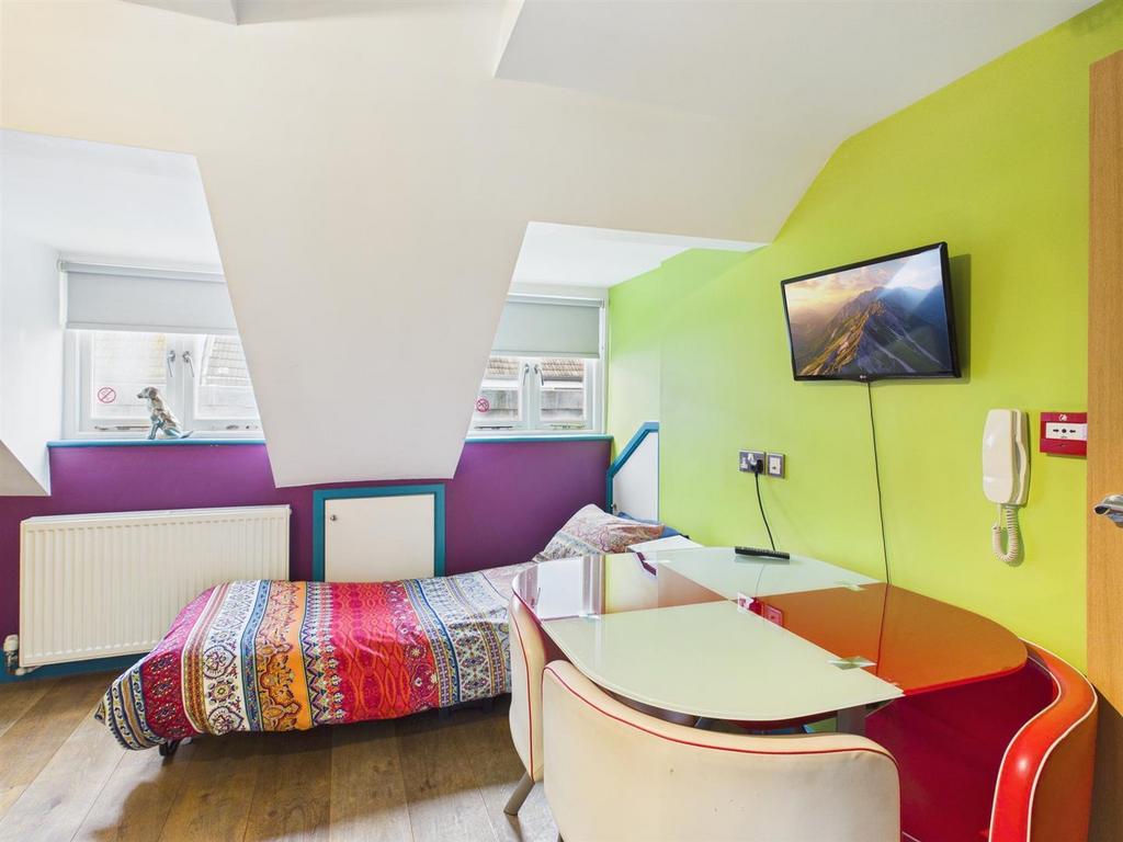 Alt Shot Reception Area,(Flat B)