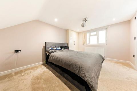 undefined, Redfern Avenue, Hounslow TW4