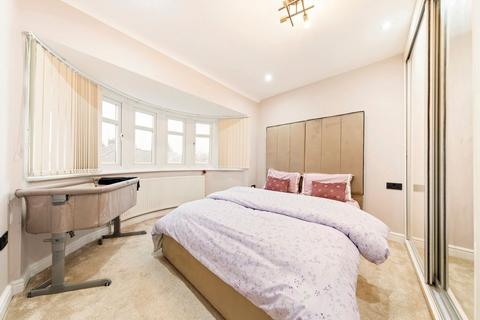 undefined, Redfern Avenue, Hounslow TW4