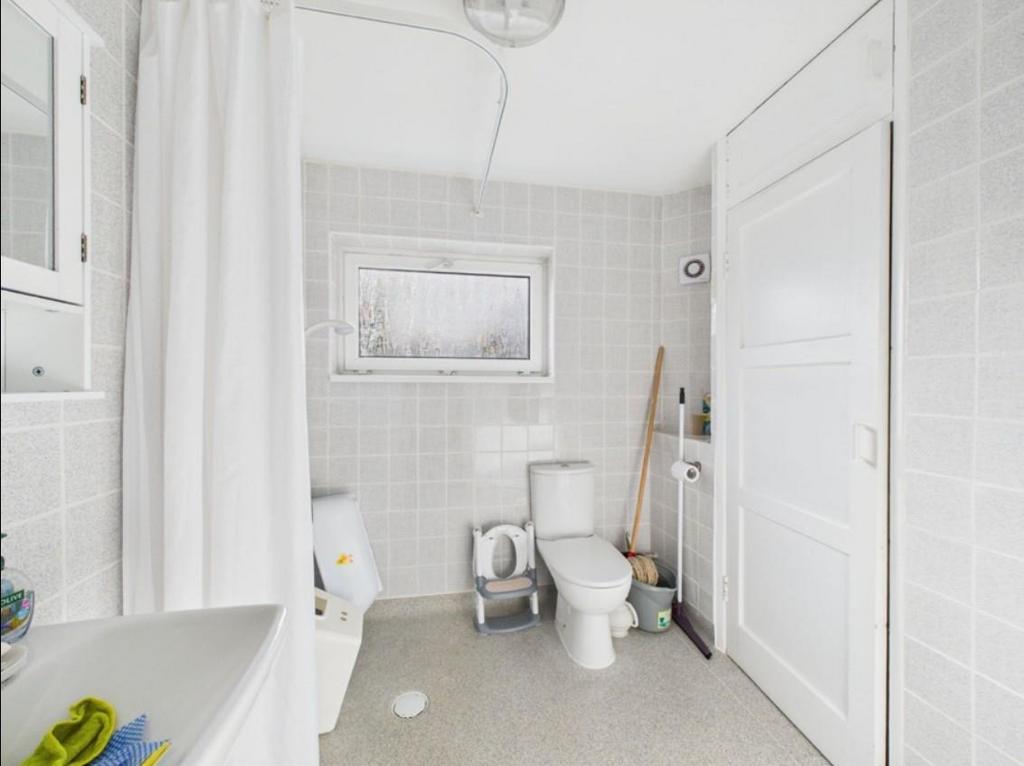Wet Room.jpg
