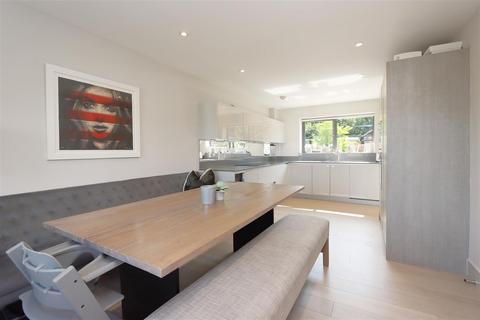 undefined, Park View, Chigwell IG7