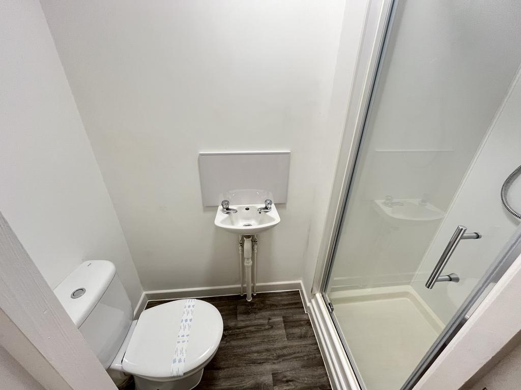 F2 bathroom 1