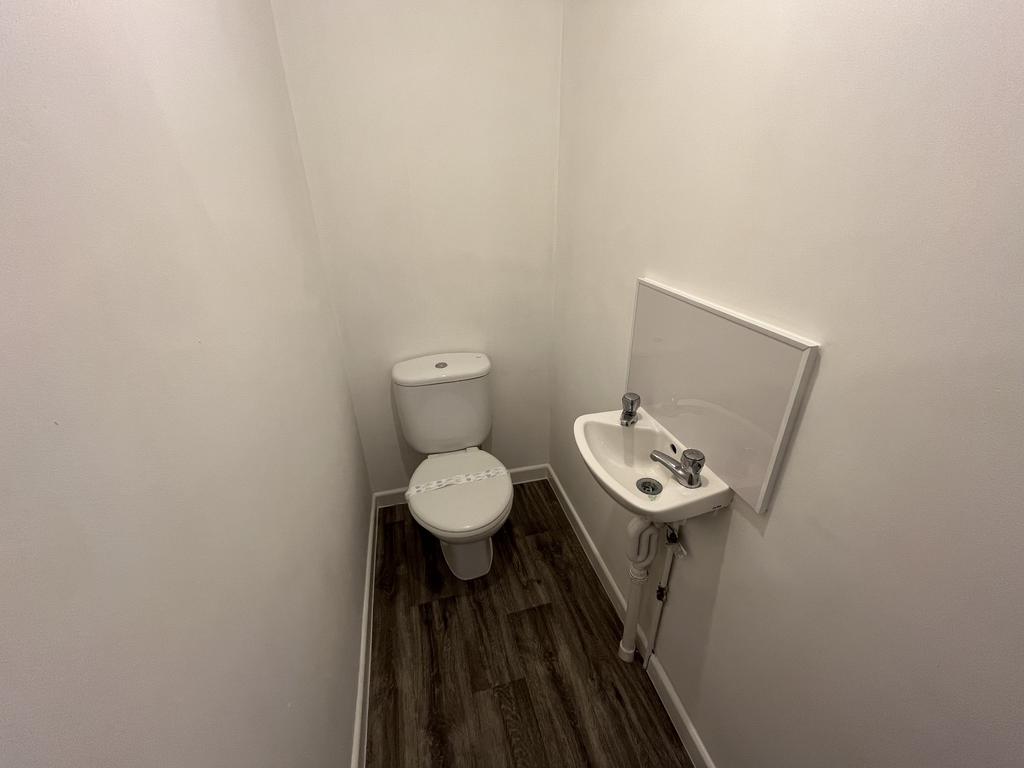 F1 toilet