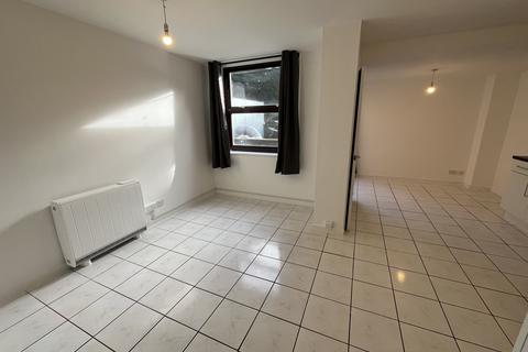 4 bedroom flat to rent, 41 St Peters Road, Bournemouth,
