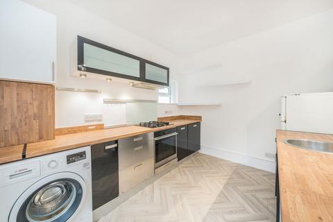 2 bedroom flat to rent, Bedford Hill, London SW12