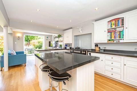 4 bedroom terraced house to rent, Franconia Road, London SW4