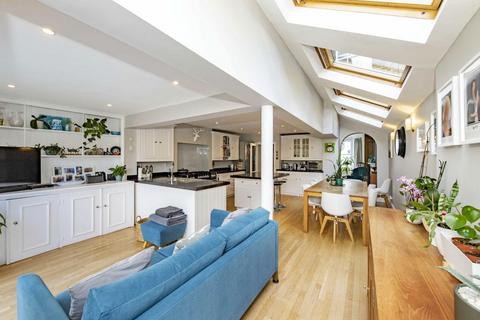 4 bedroom terraced house to rent, Franconia Road, London SW4