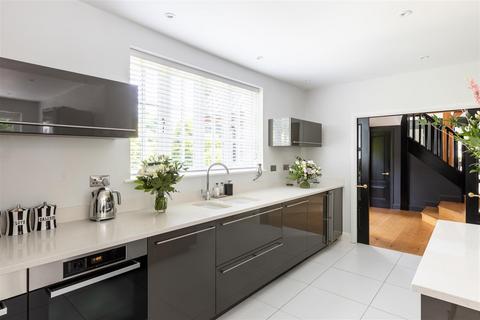 undefined, Woodland Way, Kingswood