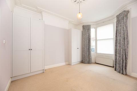 2 bedroom apartment to rent, Disraeli Road, London, SW15