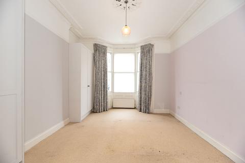2 bedroom apartment to rent, Disraeli Road, London, SW15