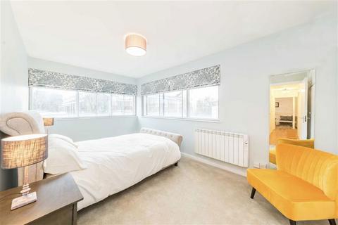 2 bedroom flat to rent, Porchester Square, London W2
