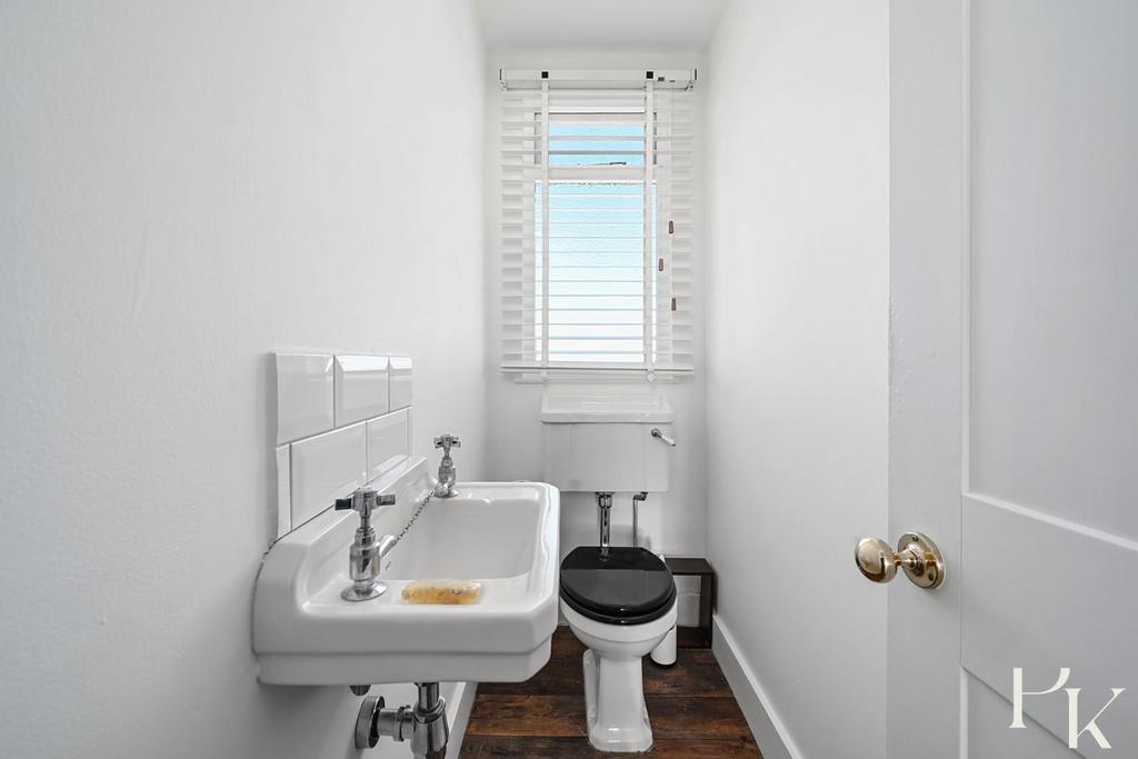 Flt4 , 24 Westbourne Gardens (12).jpg