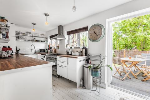 2 bedroom flat to rent, Claremont Avenue, New Malden, KT3