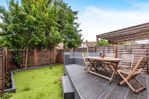 2 bedroom flat to rent, Claremont Avenue, New Malden, KT3