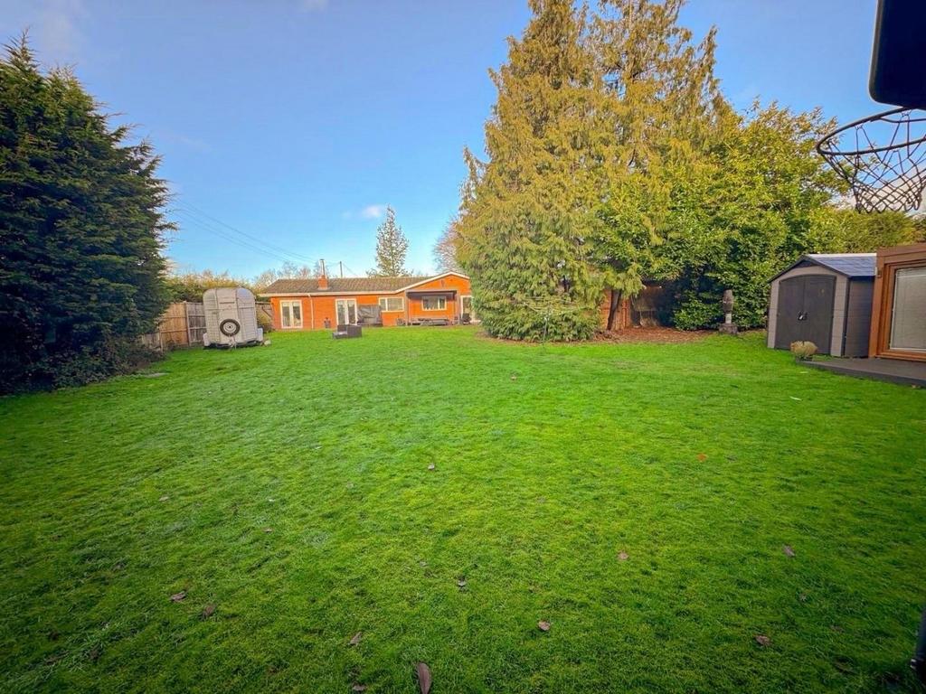 REAR GARDEN.jpg