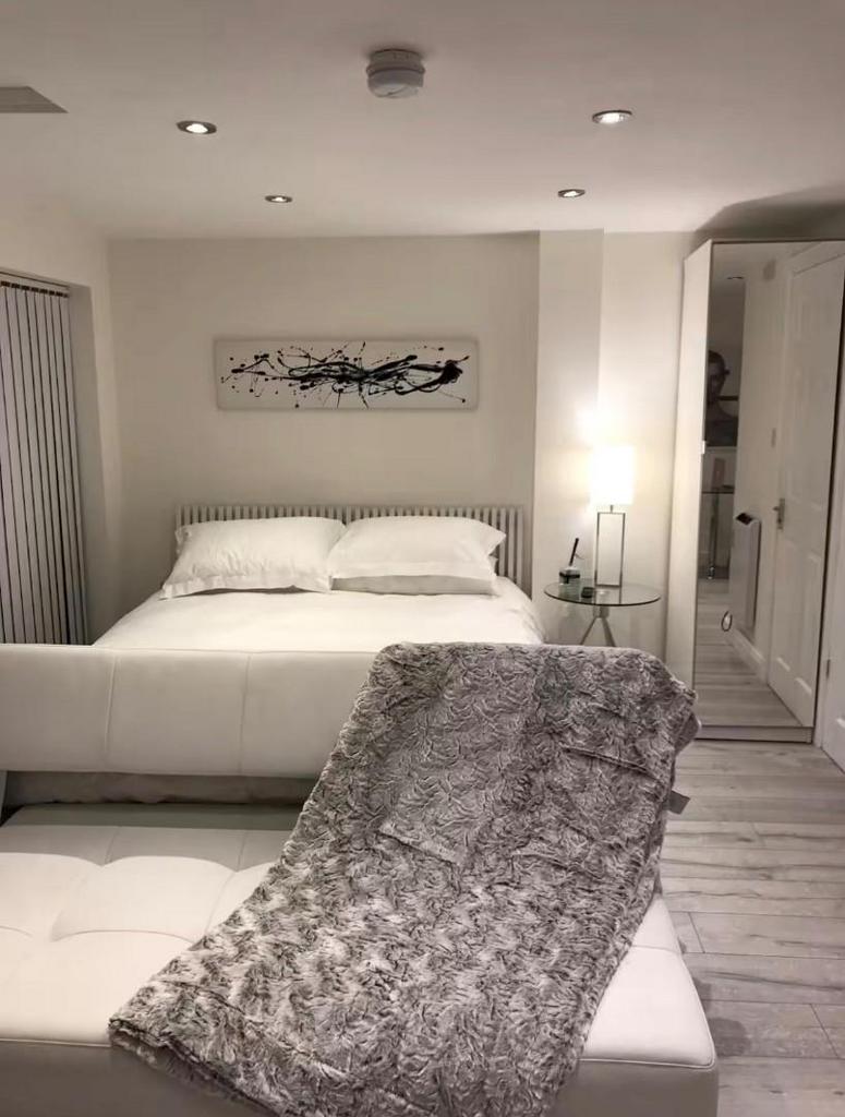 BEDROOM IN ANNEXE.jpg
