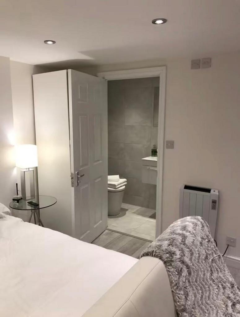 ENTRANCE TO EN SUITE IN ANNEXE.jpg