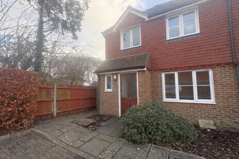 3 bedroom terraced house to rent, Queenhythe Crescent, Guildford GU4