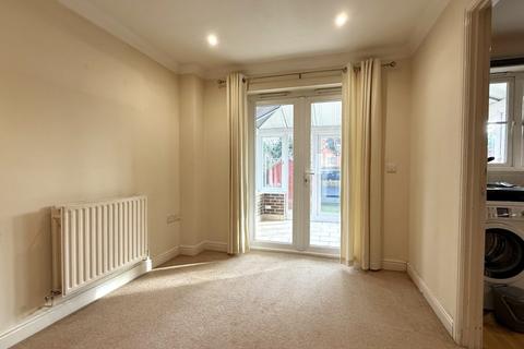 3 bedroom terraced house to rent, Queenhythe Crescent, Guildford GU4